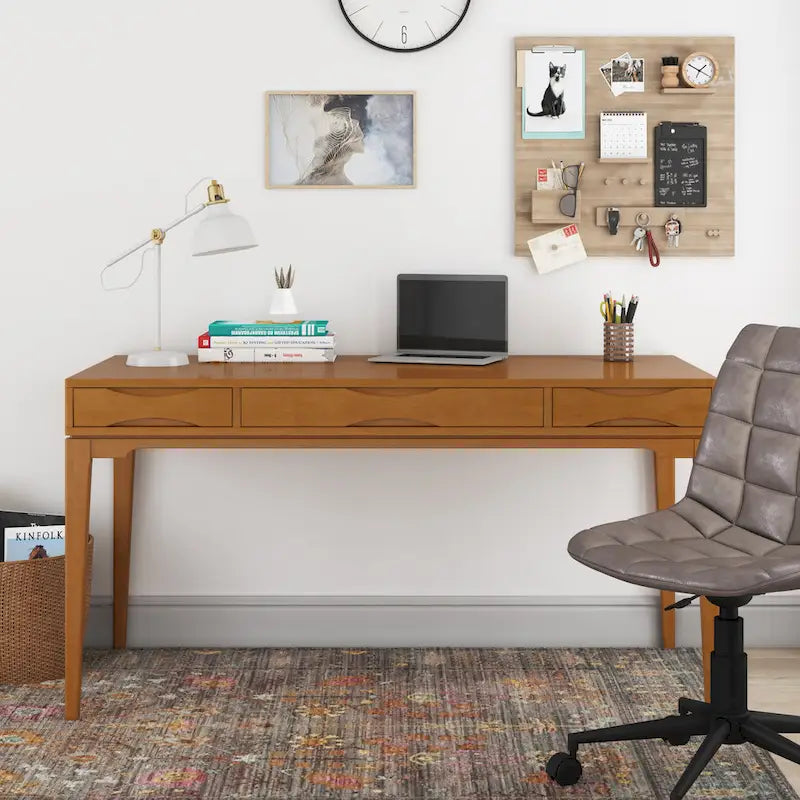 Schlichter moderner 60 Zoll breiter Schreib- und Büroschreibtisch aus Massivholz im Mid-Century-Stil