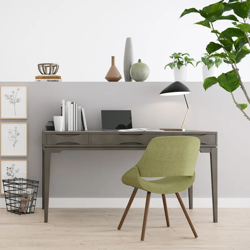 Schlichter moderner 60 Zoll breiter Schreib- und Büroschreibtisch aus Massivholz im Mid-Century-Stil
