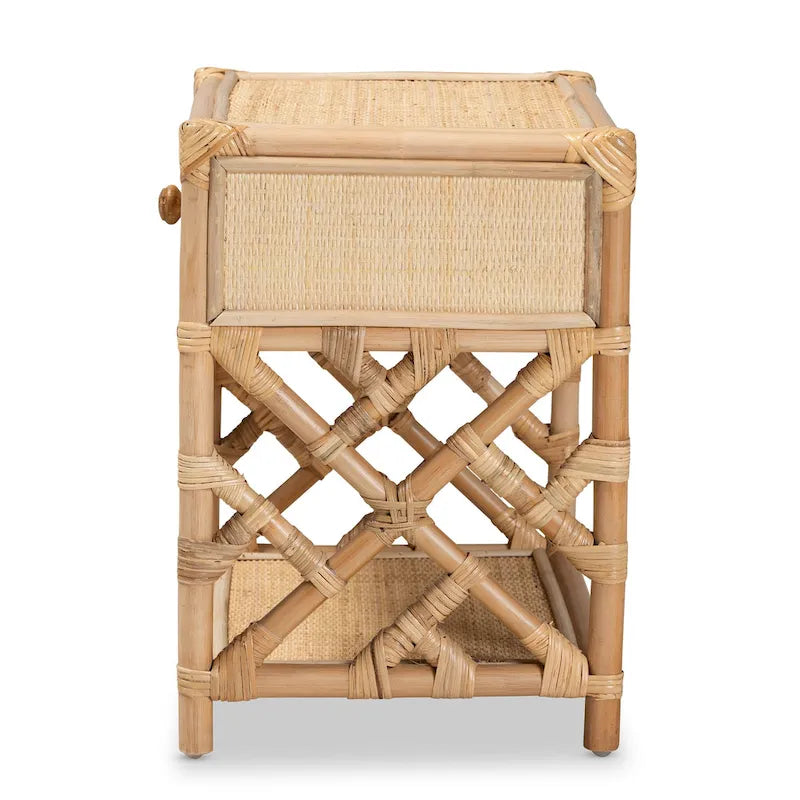 Moderner Nachttisch im Boho-Stil aus naturbraunem Rattan mit einer Schublade