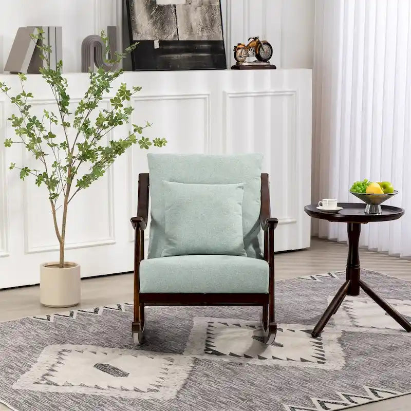 Moderne schommelstoel met geweven stoffen bekleding en frame van massief hout